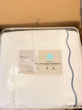 Beautiful 3 Piece Comforter Set - White with Blue Trim (Queen) - Free Shipping!